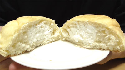 ふわふわホイップのメロンパン(マルト神戸屋)5