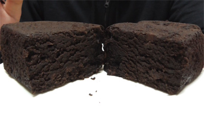 厚切りチョコケーキ ファミリーマート ブラック一色の洋菓子 クーポンで当たりましたｗ